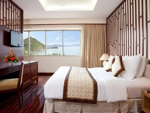 media/roomtypes/190120093107/gallery/gkq1435049581_vinpearl-premium-nha-trang-bay.png