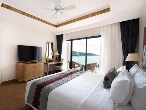 media/roomtypes/190120093221/gallery/h2r1540652341_vinpearl_resort_spa_nha_trang_bay.png