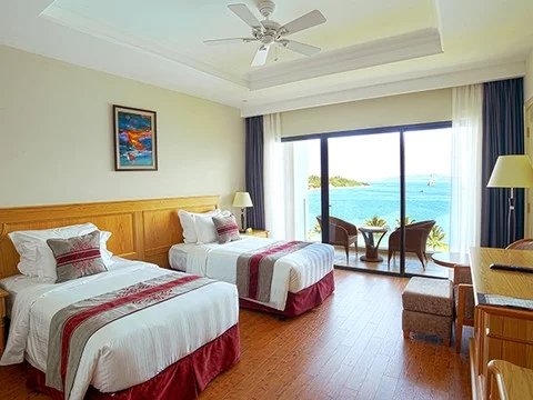 media/roomtypes/190120093427/gallery/bri1435571754_vinpearl-premium-nha-trang-bay.png