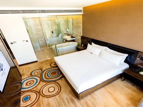 media/roomtypes/190120101503/gallery/loo1544587216_khach_san_queen_ann_nha_trang.png