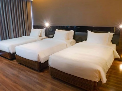 media/roomtypes/190120101650/gallery/7or1544s87214_khach_san_queen_ann_nha_trang.png
