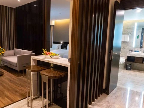 media/roomtypes/190120101650/gallery/zgo154458ad15_khach_san_queen_ann_nha_trang.png