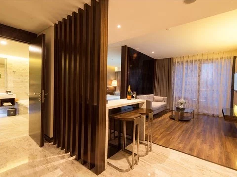 media/roomtypes/190120101800/gallery/jzg1544587216_khach_san_queen_ann_nha_trang.png