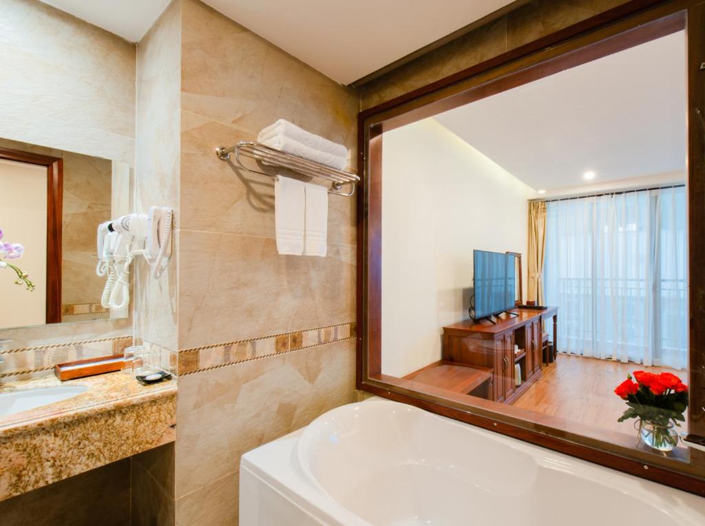media/roomtypes/230323113930/gallery/red-sun-nha-trang-3-3.jpg