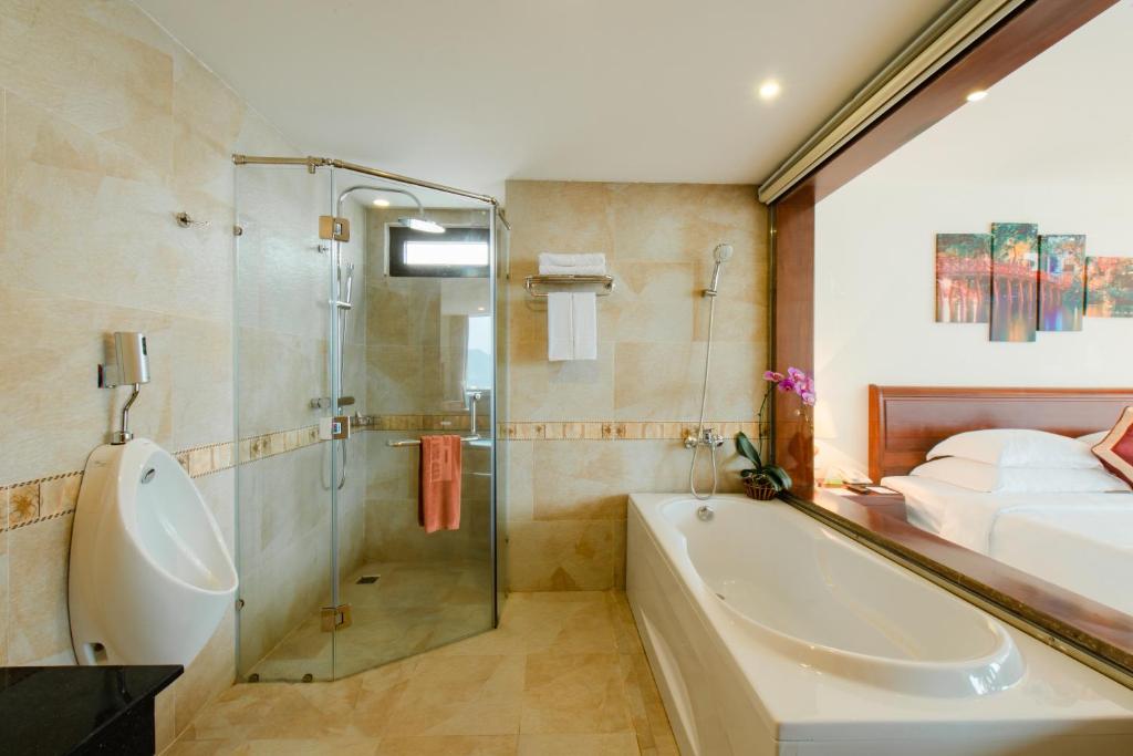 media/roomtypes/230323113930/gallery/red-sun-nha-trang-3-4.jpg