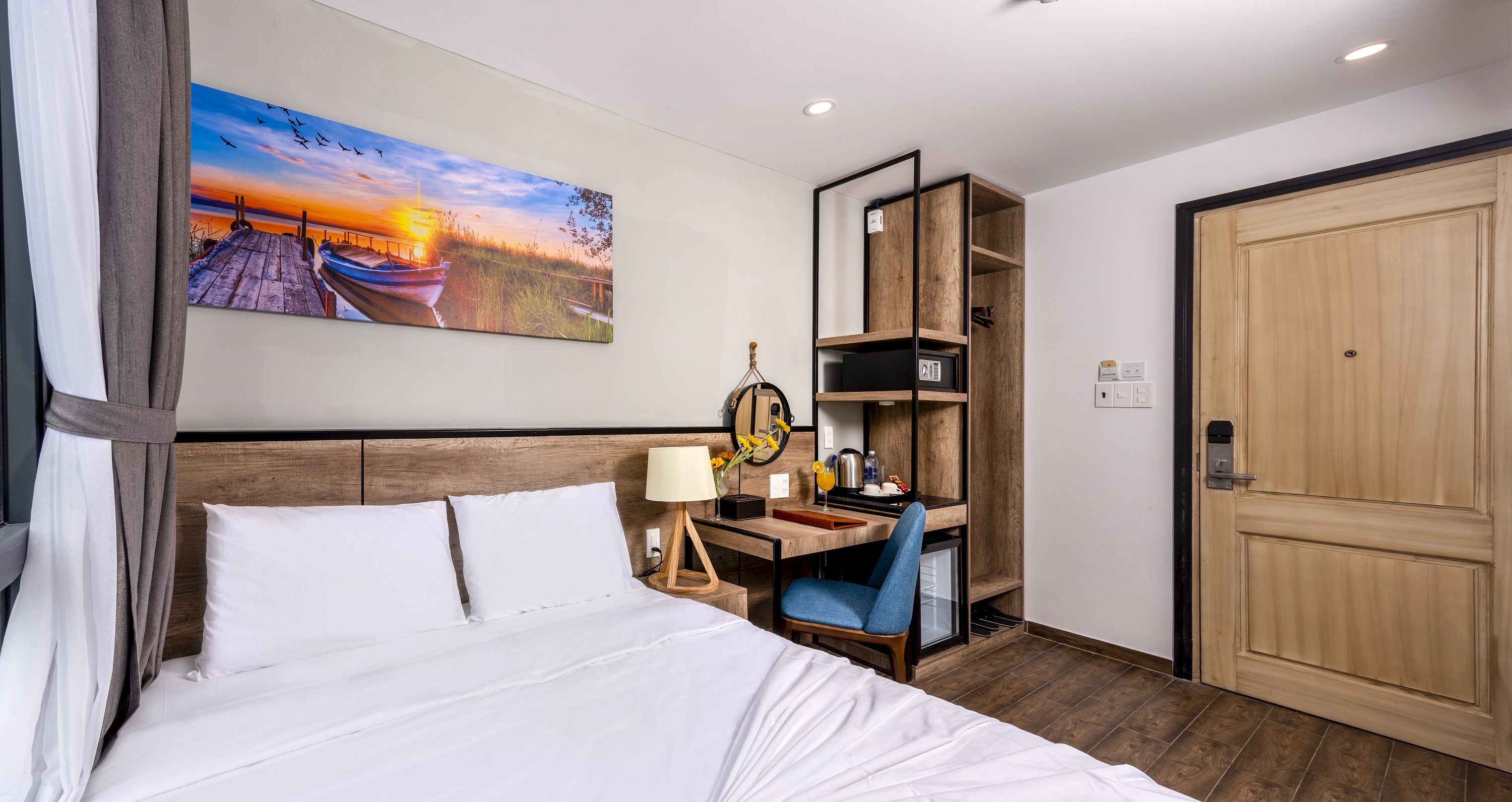 media/roomtypes/270421014154/gallery/deluxe-city-view-(2).jpg