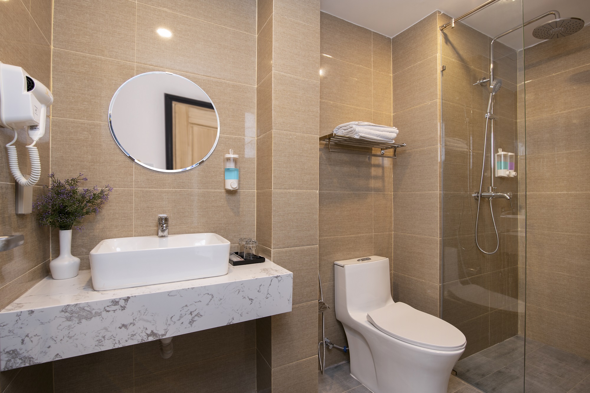 media/roomtypes/270421014314/gallery/premier-double-(1).jpg