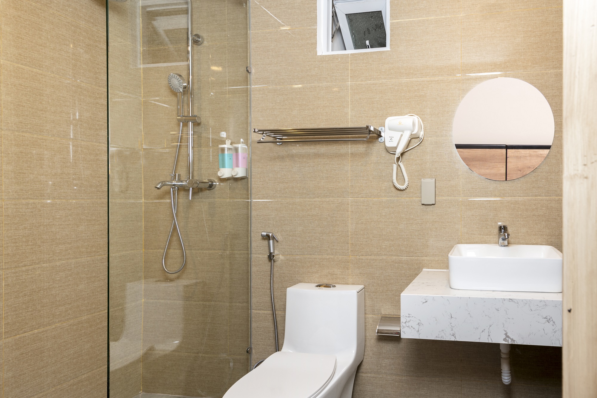 media/roomtypes/270421014441/gallery/standard-twin-(4).jpg