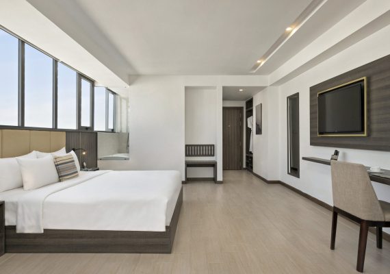 Executive City view with balcony +bathtub