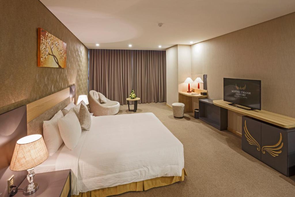 media/roomtypes/271219085808/gallery/deluxe-king-5.jpg