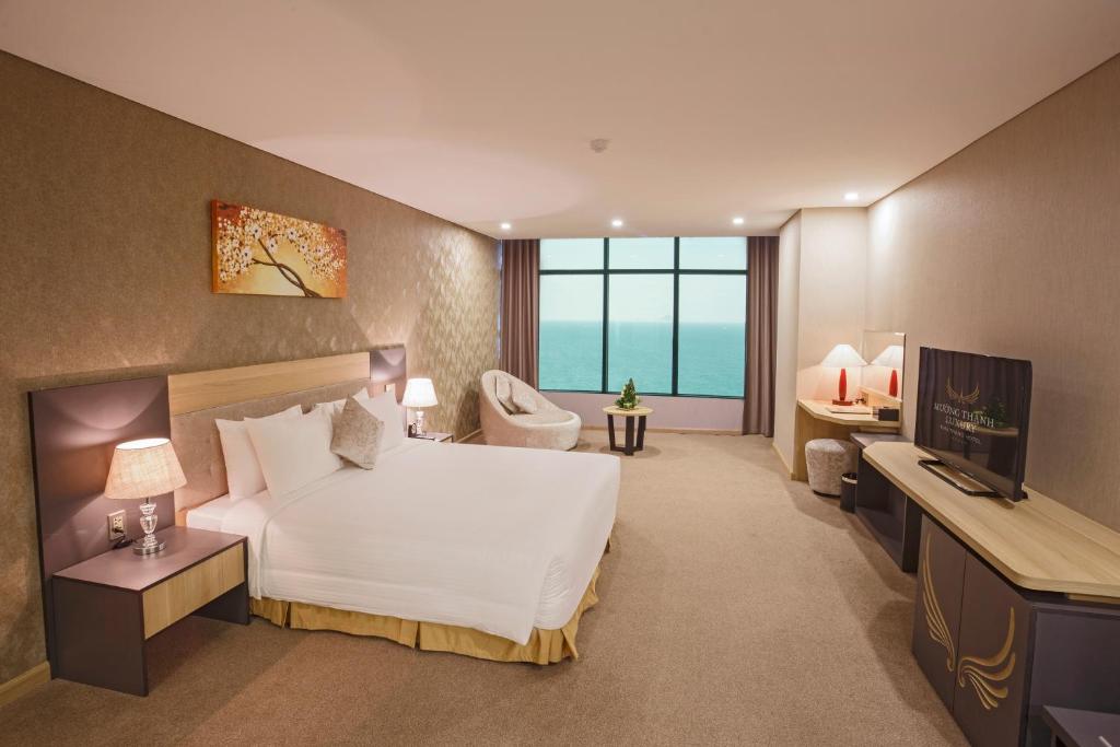 Deluxe King Ocean View