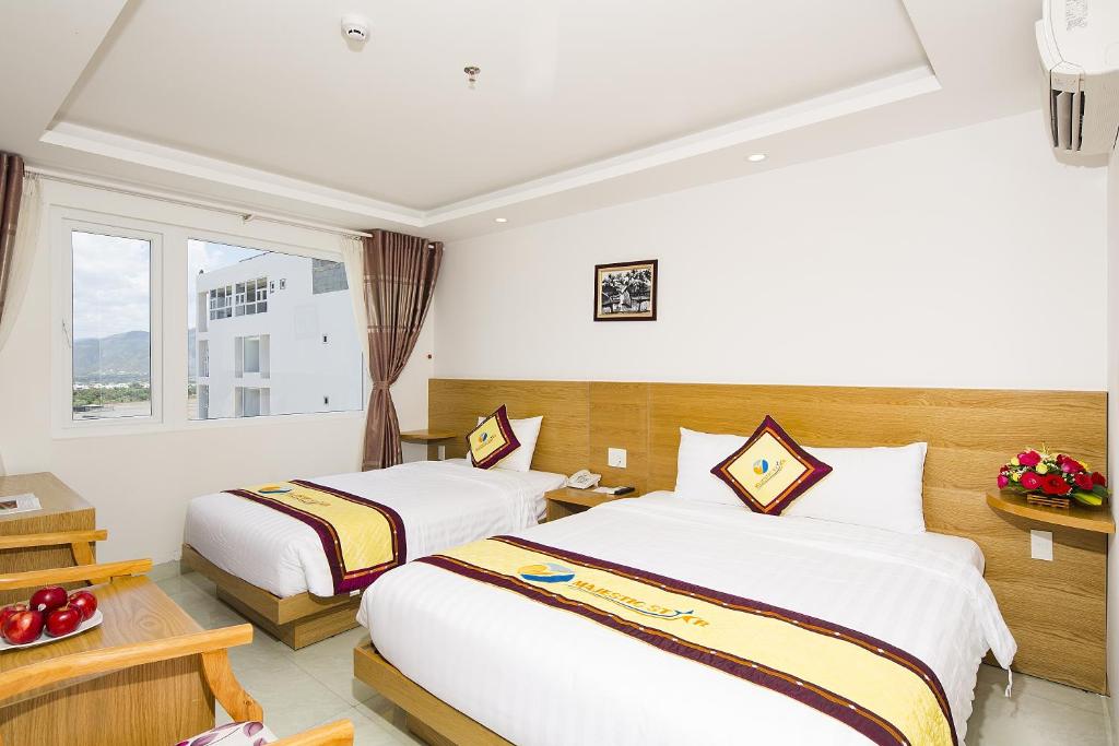 media/roomtypes/291219075721/gallery/ui01491280953_khach_san_majestic_nha_trang.jpg