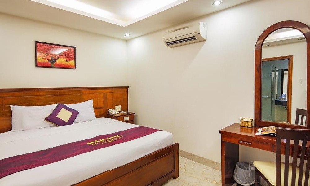 media/roomtypes/291219080140/gallery/jns1540534334_khach_san_majestic_nha_trang.jpg