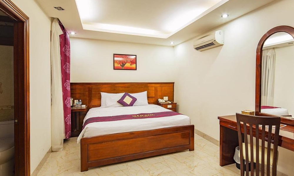 media/roomtypes/291219080140/gallery/vho1540534334_khach_san_majestic_nha_trang.jpg