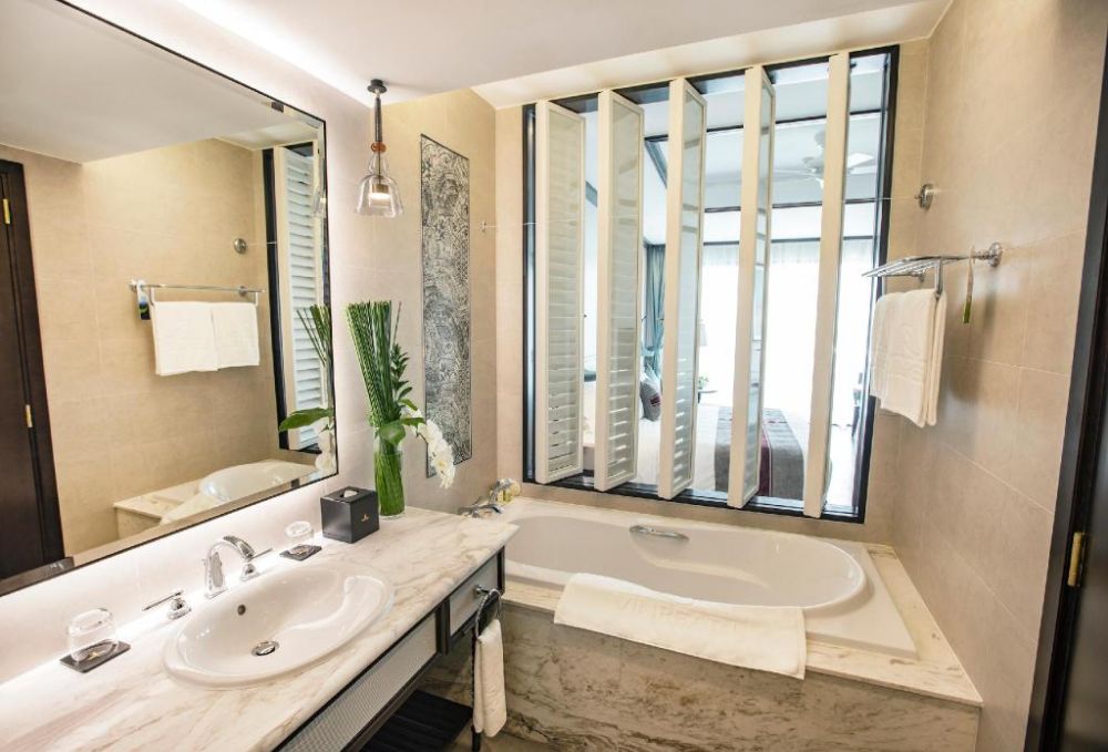 media/roomtypes/3011201159191/gallery/deluxe-king-5.jpg