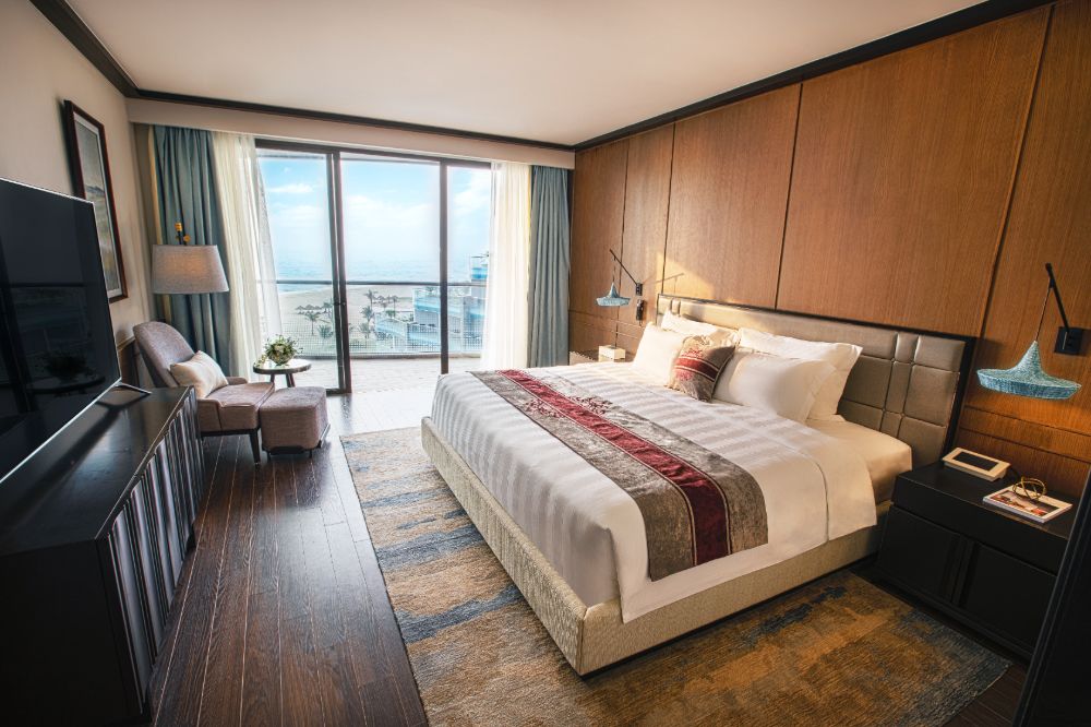 media/roomtypes/3011201159224/gallery/executive-suite-king-2.jpg