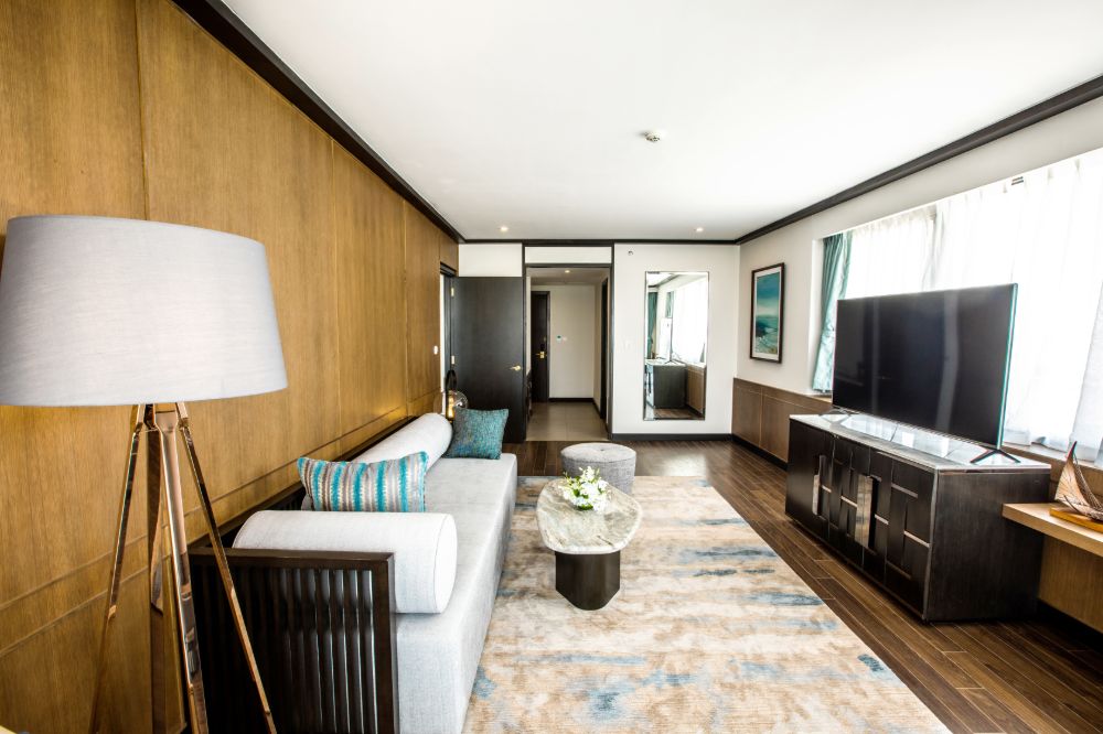 media/roomtypes/3011201159224/gallery/executive-suite-king-6.jpg