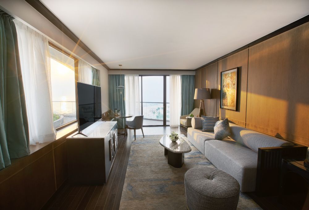 media/roomtypes/3011201159224/gallery/executive-suite-king-9.jpg