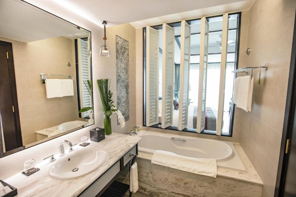 media/roomtypes/3011201159245/gallery/vinpearl-resort-golf-nam-hoi-an-3-bedroom-4.jpg