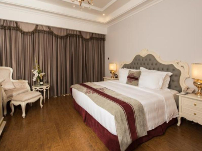 media/roomtypes/3011201159280/gallery/deluxe-king-5.jpg