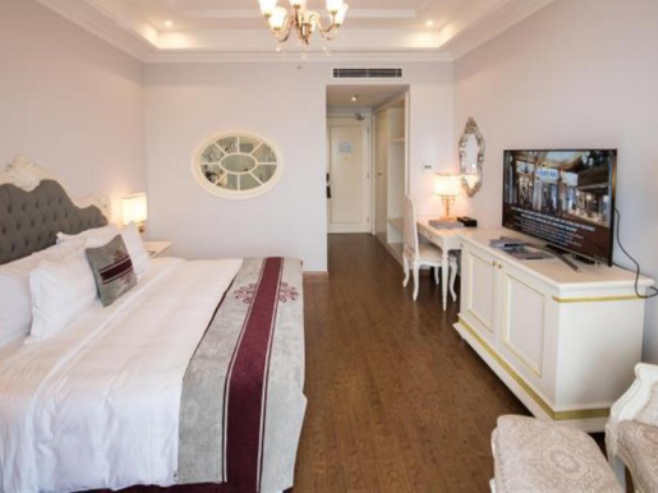 media/roomtypes/3011201159302/gallery/deluxe-king-ocean-view-3.jpg
