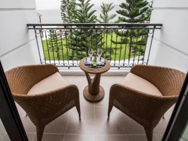 media/roomtypes/3011201159324/gallery/deluxe-twin-terrace-3.jpg