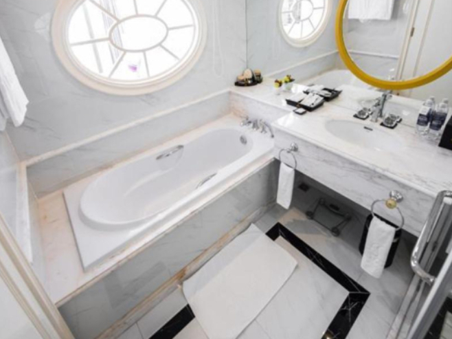 media/roomtypes/3011201159324/gallery/deluxe-twin-terrace-5.jpg