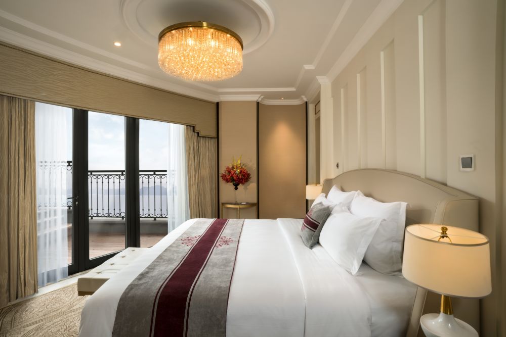 media/roomtypes/3011201159336/gallery/executive-suite-king-5.jpg