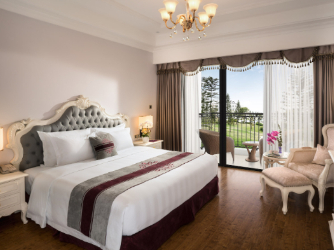 media/roomtypes/3011201159336/gallery/executive-suite-king-7.jpg