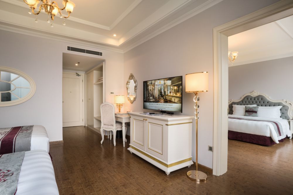 media/roomtypes/3011201159357/gallery/family-suite-3.jpg