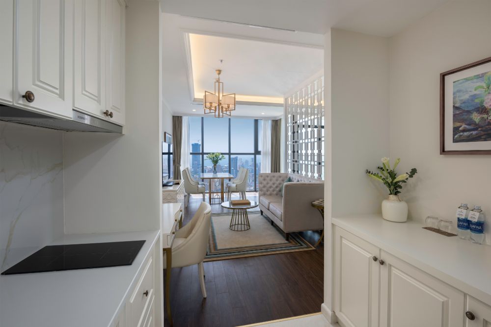 media/roomtypes/3011201159542/gallery/executive-suite-king-2.jpg