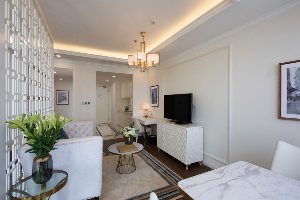 media/roomtypes/3011201159542/gallery/executive-suite-king-3.jpg