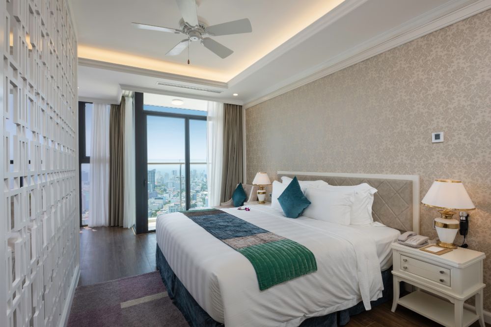 media/roomtypes/3011201159542/gallery/executive-suite-king-4.jpg