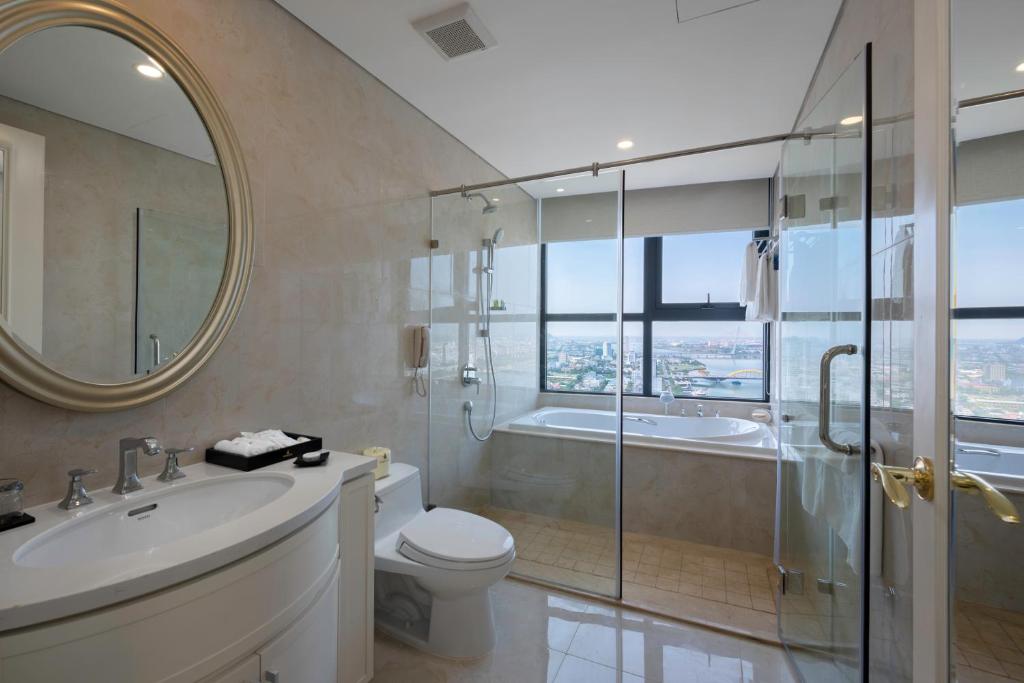 media/roomtypes/3011201159542/gallery/vinpearl-condotel-riverfront-da-nang-executive-2.jpg