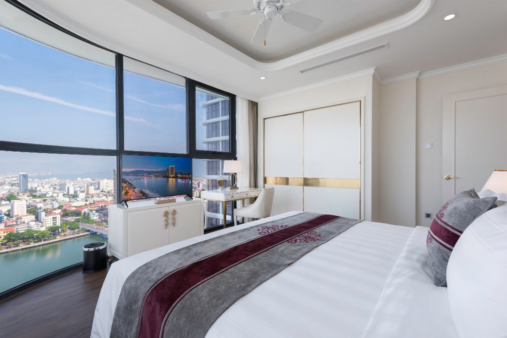 media/roomtypes/3011201159553/gallery/executive-suite-king-river-view-2.jpg