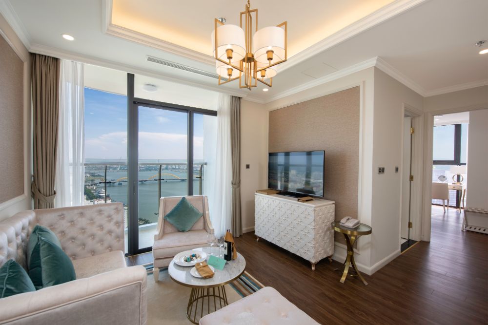media/roomtypes/3011201159553/gallery/executive-suite-king-river-view-3.jpg
