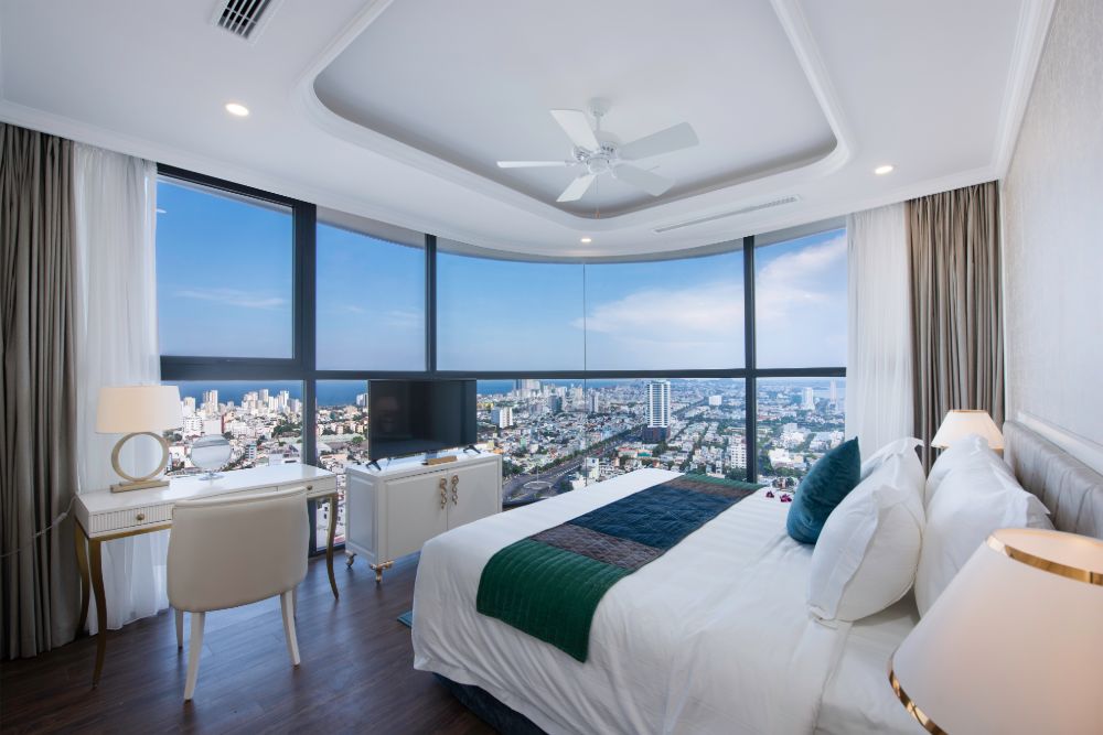 media/roomtypes/3011201159553/gallery/executive-suite-king-river-view-4.jpg