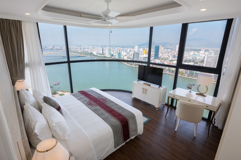 media/roomtypes/3011201159553/gallery/executive-suite-king-river-view-5.jpg