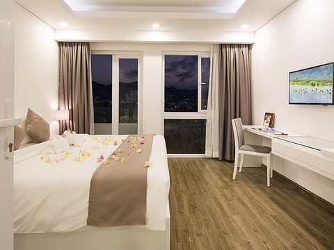 media/roomtypes/310120032113/gallery/rsi1511947525_cham_oasis_nha_trang_resort_condotel.png