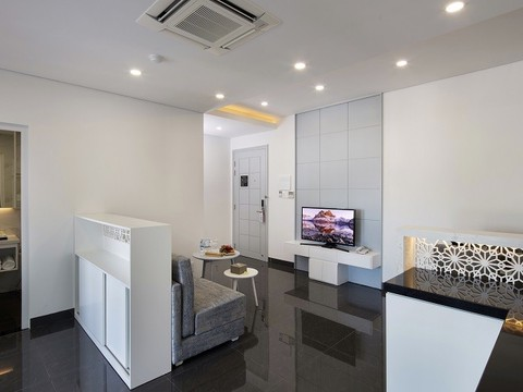 media/roomtypes/310120032951/gallery/dwk1519866907_cham_oasis_nha_trang_resort_condotel.png