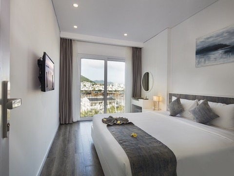 Kubera King Suite