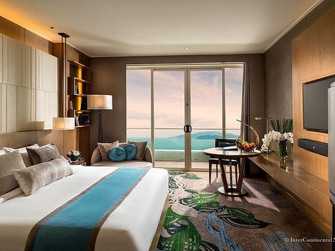 Classic Ocean View High Floor