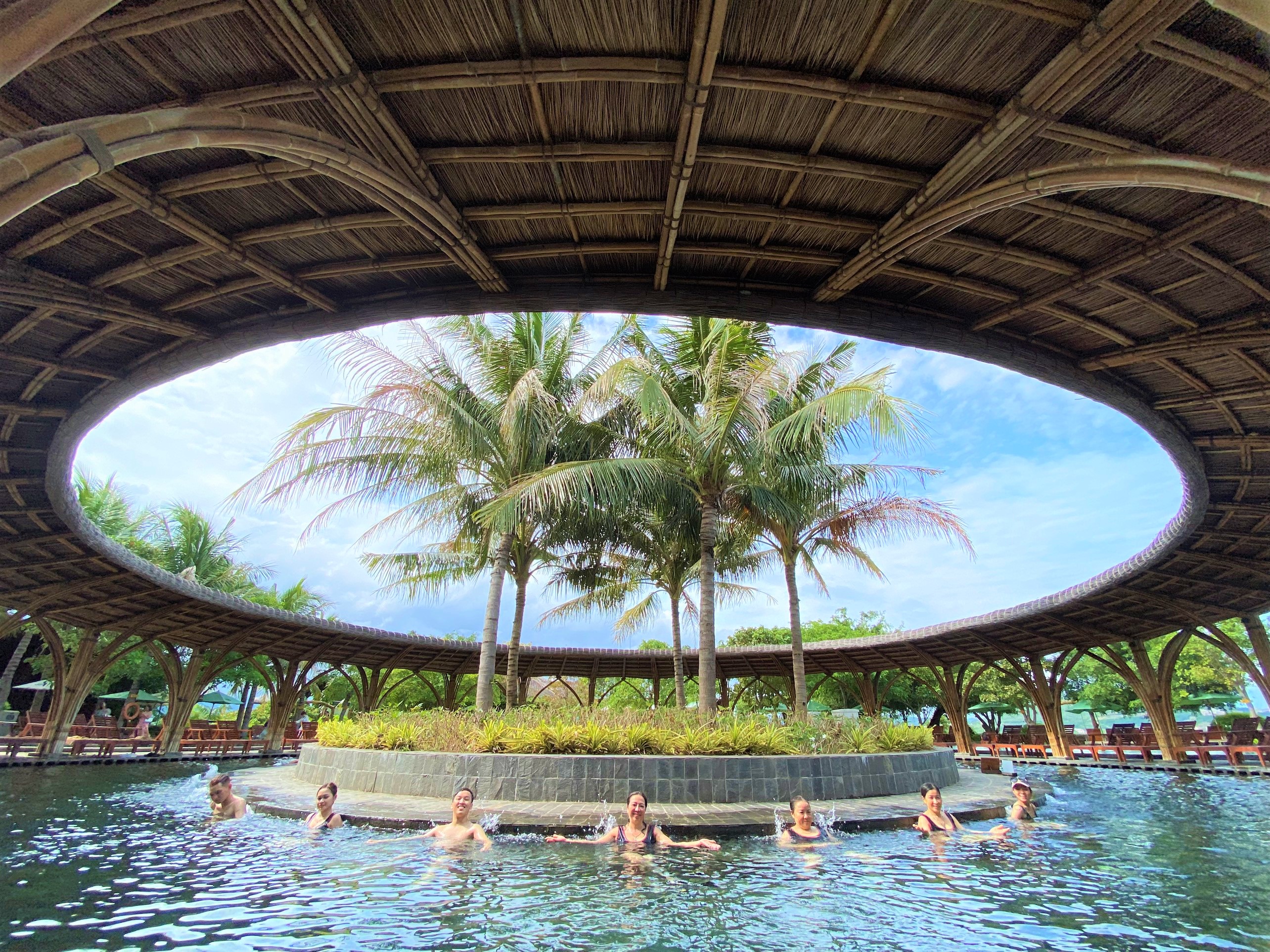 tour-hon-tam-nha-trang-1-ho-boi-vo-cuc.jpg