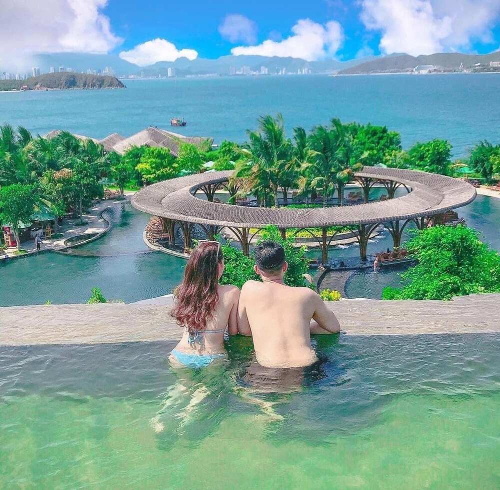 hồ bơi vô cực hòn tằm