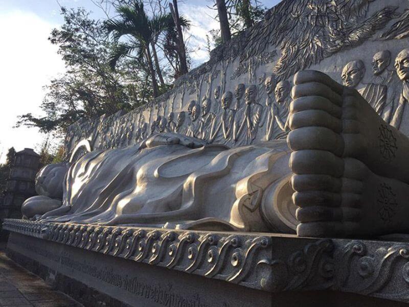 Tượng Phật tại chùa Long Sơn