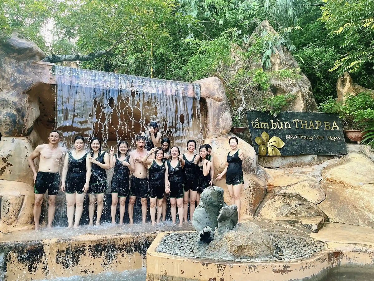 Tắm bùn tháp bà