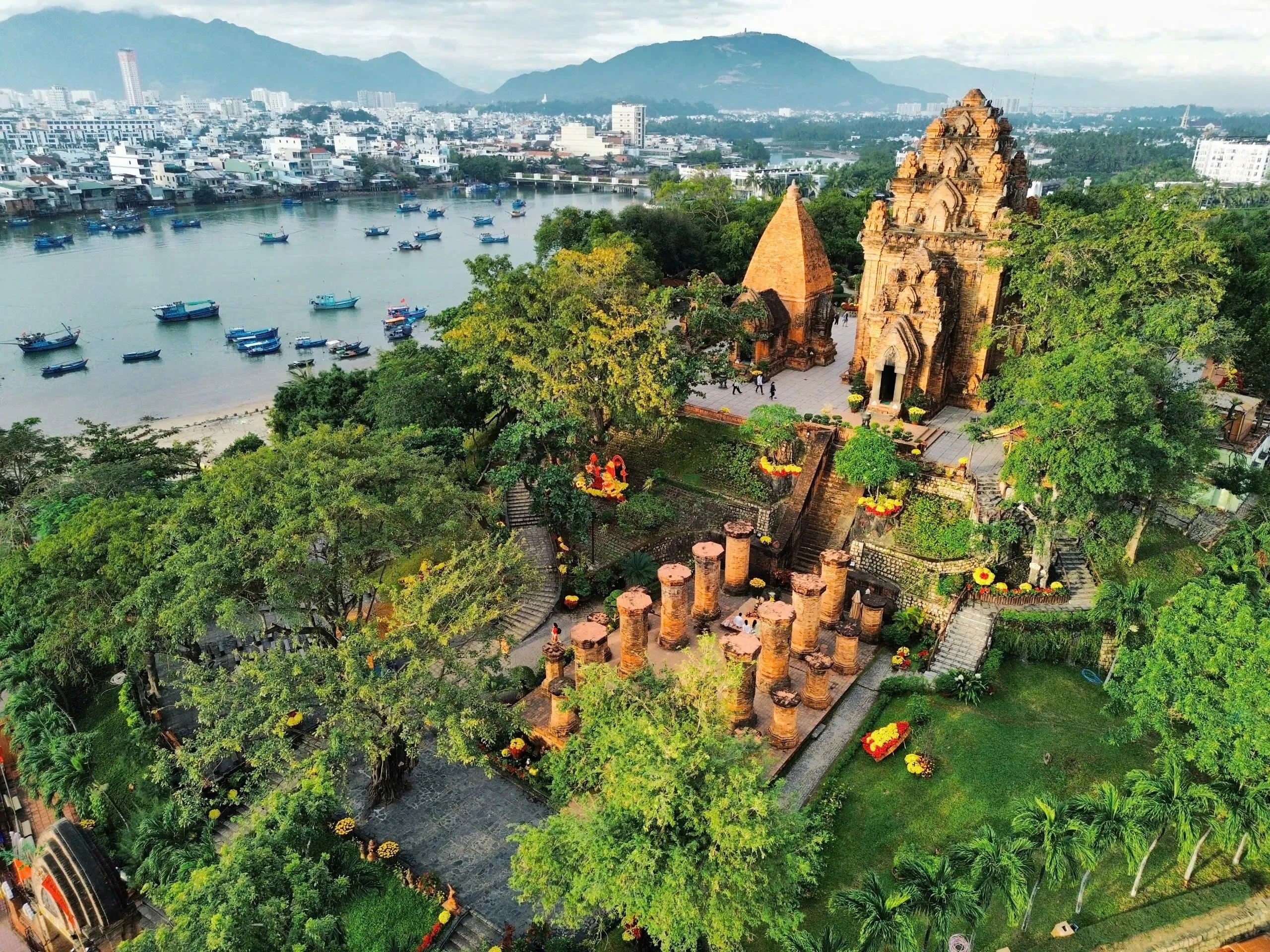 Tháp bà Ponaga